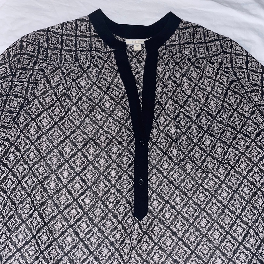 Elegant flowy long-sleeve tunic